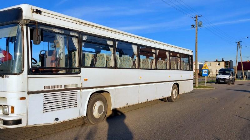 Autobus szkolny kontrolowany przez ITD.