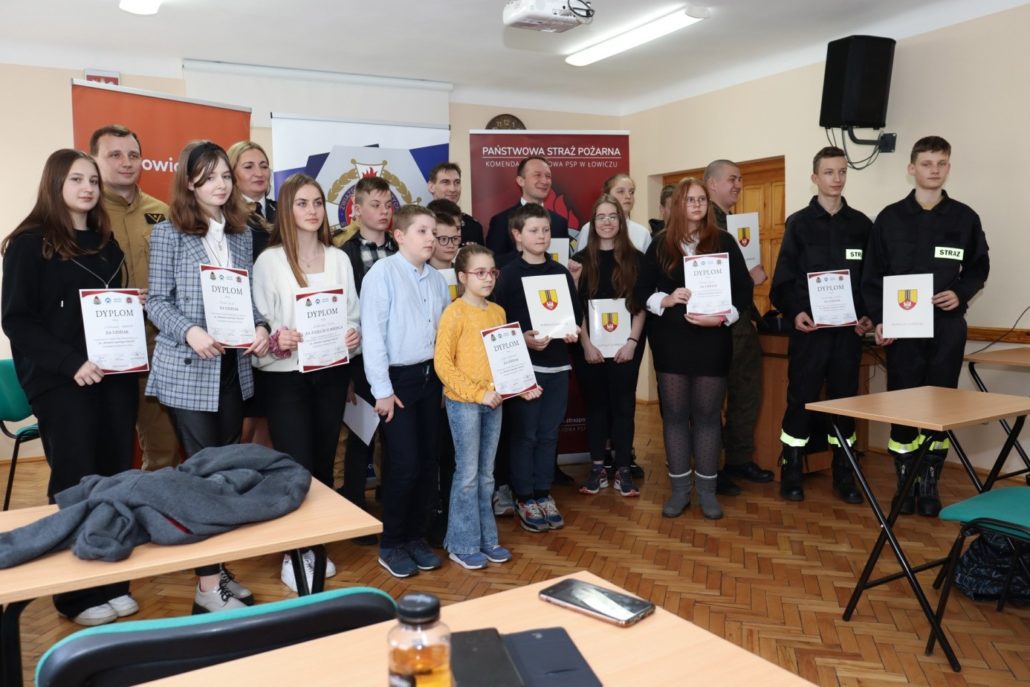 Alicja Bzdurska z klasy 1 TWa na podium w Finale Powiatowym Ogólnopolskiego Turnieju Wiedzy Pożarniczej ‘Młodzież zapobiega pożarom”