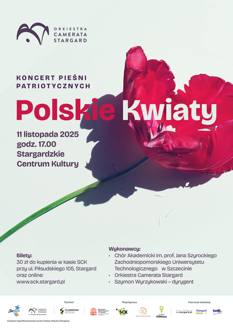 Plakat Koncertu Polskich Pieśni Patriotycznych "Polskie kwiaty" w dniu 11 listopada 2025 o godzinie 17.00 w wykonaniu Orkiestry Camerata Stargard i Chóru Akademickiego im. prof. Jana Szyrockiego Zachodniopomorskiego Uniwersytetu Technologicznego w Szczecinie. Tło plakatu jest jasnoniebieskie, a w jego centralnej części znajduje się czerwony tulipan o postrzępionych brzegach płatków, co nadaje mu rozwichrzony wygląd. Na nim umieszczony jest biało-czerwony napis "Polskie kwiaty". W dole na białym pasku znajdują się logo sponsorów koncertu.