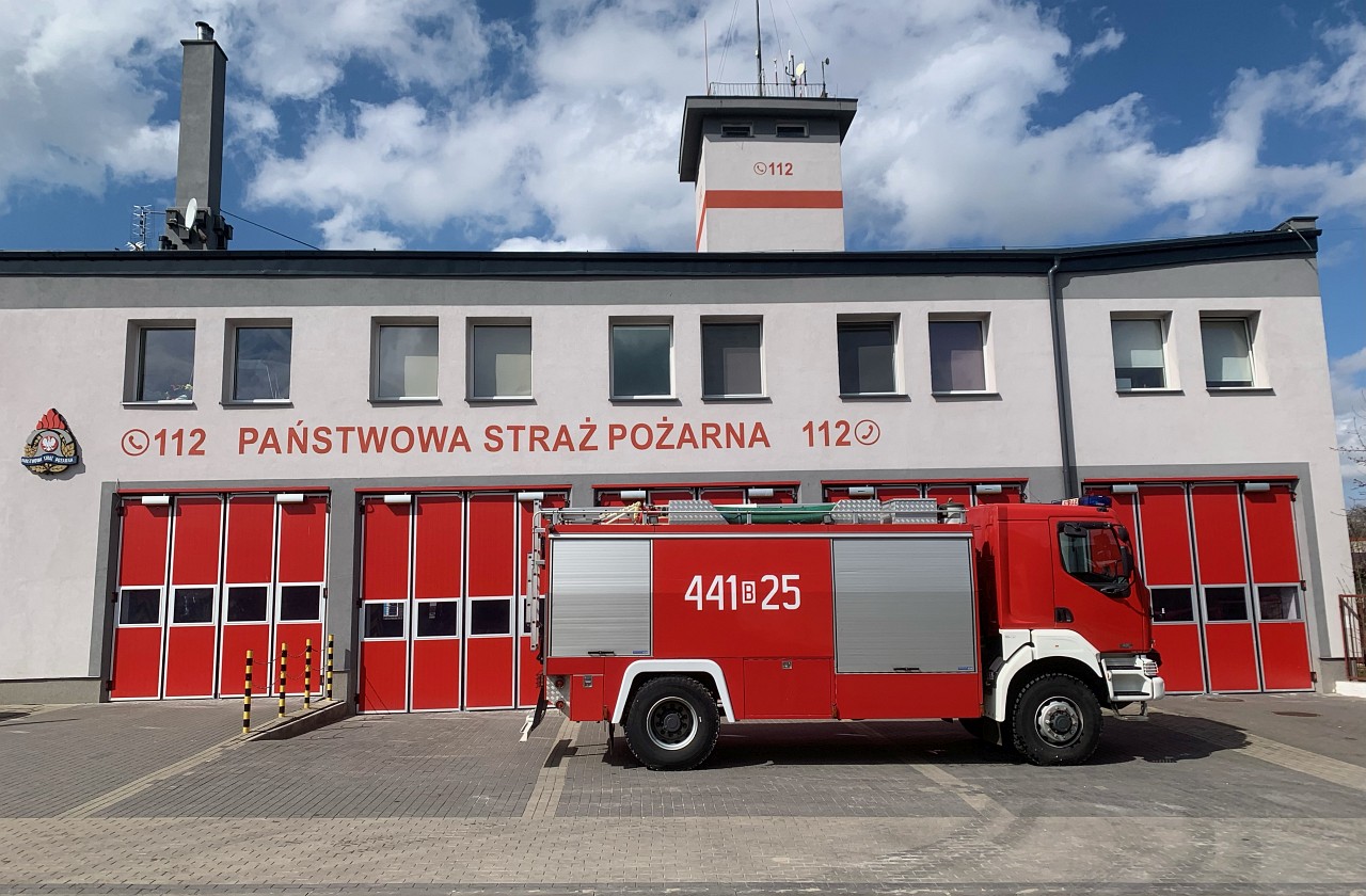  Na zdjęciu widoczny jest Ciężki Samochód Gaśniczy GCBA 5/32 na podwoziu Renault Kerax na wyposażeniu JRG Kolno