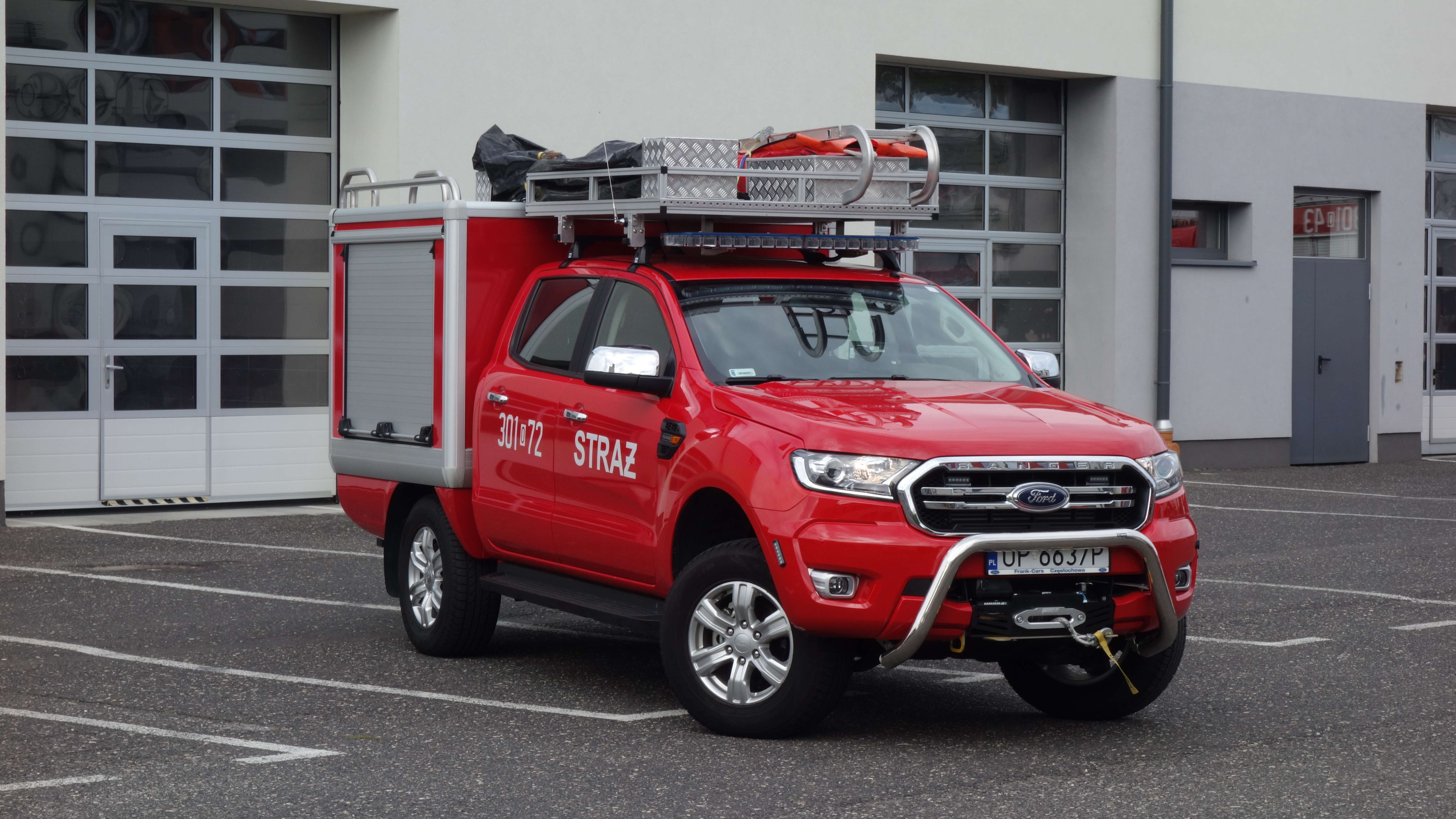 Specjalny lekki samochód ratownictwa wysokościowego.