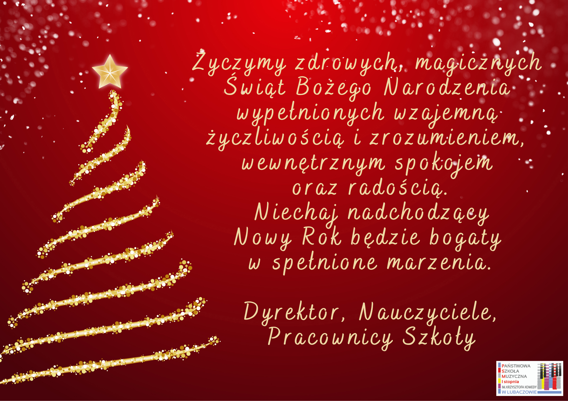Grafika na czerwonym tle z ikoną choinki w kolorze złotem po lewej stronie. logo szkoły w prawym dolnym rogu i tekstem życzeń świątecznych od dyrektora, nauczycieli i pracowników szkoły.