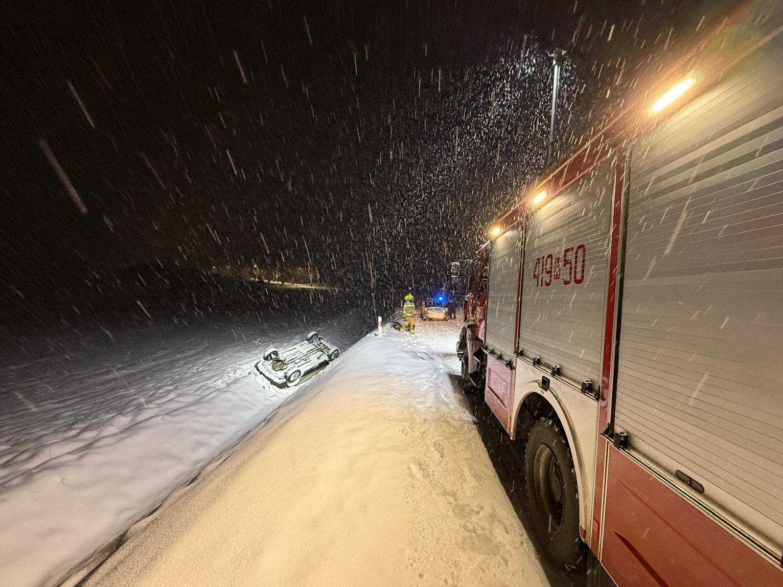 Kolejne dachowanie na drodze wojewódzkiej