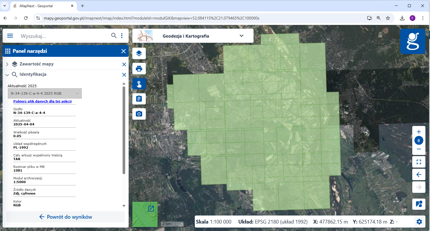 Ilustracja przedstawia zrzut ekranu z serwisu www.geoportal.gov.pl pokazujący jak pobrać dane.