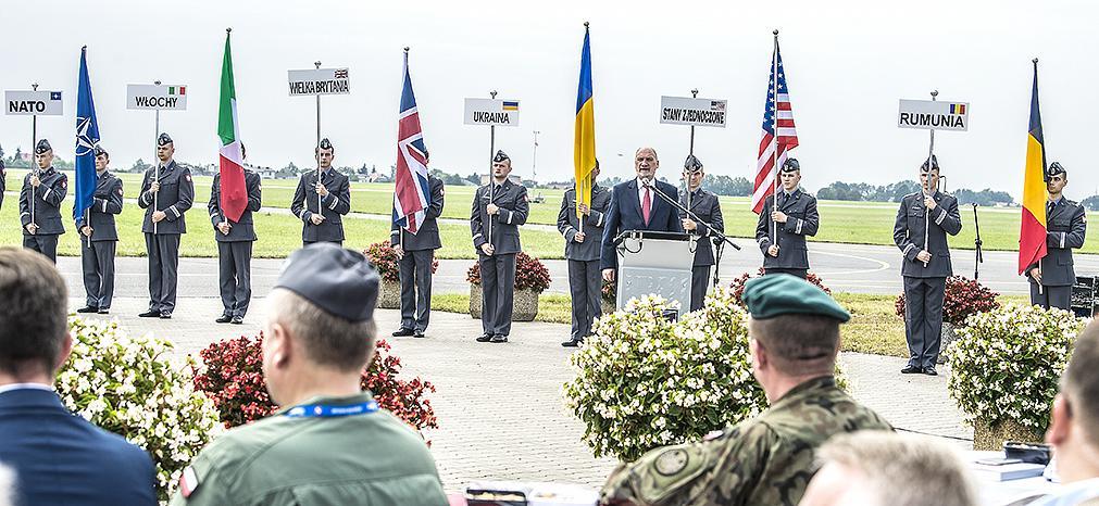 airshow_radom_minister_antoni_macierewicz_slider_XDNMCFh.jpg