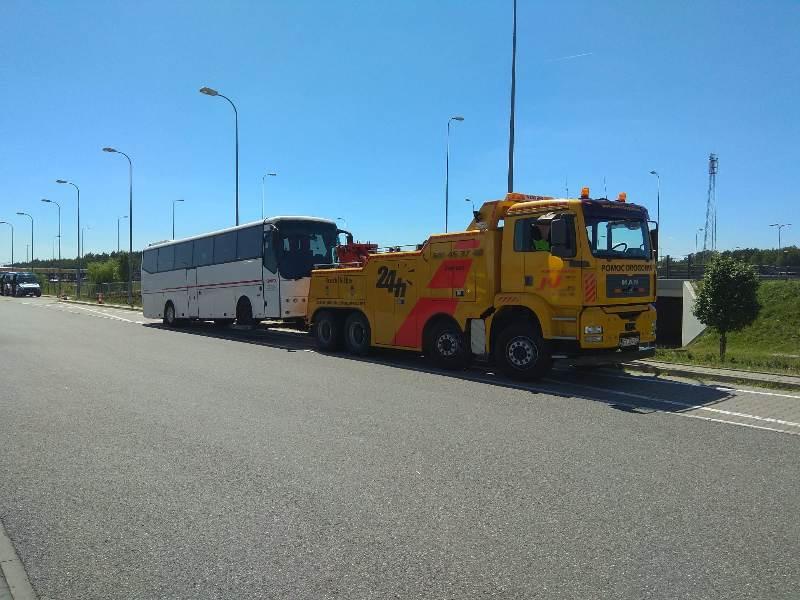 Autokar na holowniku
