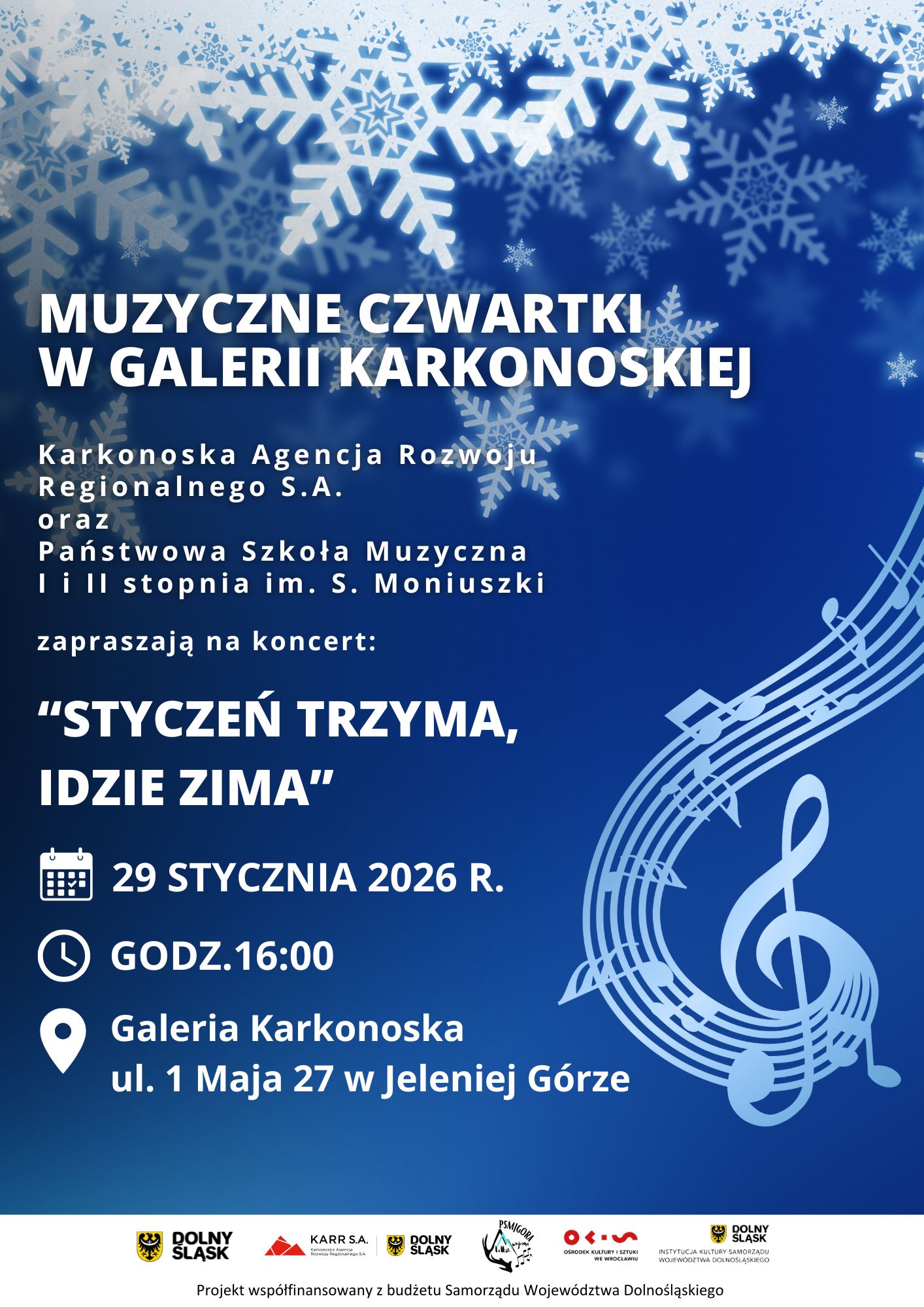 Plakat w zimnej, błękitnej tonacji . Góra ozdobiona białymi płatkami śniegu. Boczny panel jest przepasany kluczem wiolinowym wraz z pięciolinią. Białe napisy: Muzyczne czwartki w Galerii Karkonoskiej, KARR S.A. oraz PSM I i II st. w Jeleniej Górze zapraszają na koncert "STYCZEŃ TRZYMA, IDZIE ZIMA" 29 STYCZNIA 2026 R. GODZ. 16:00. Galeria Karkonoska, ul. 1 Maja 27 w Jeleniej Górze. W dolnej części, na białym pasie umieszczone loga organizatorów i partnerów.