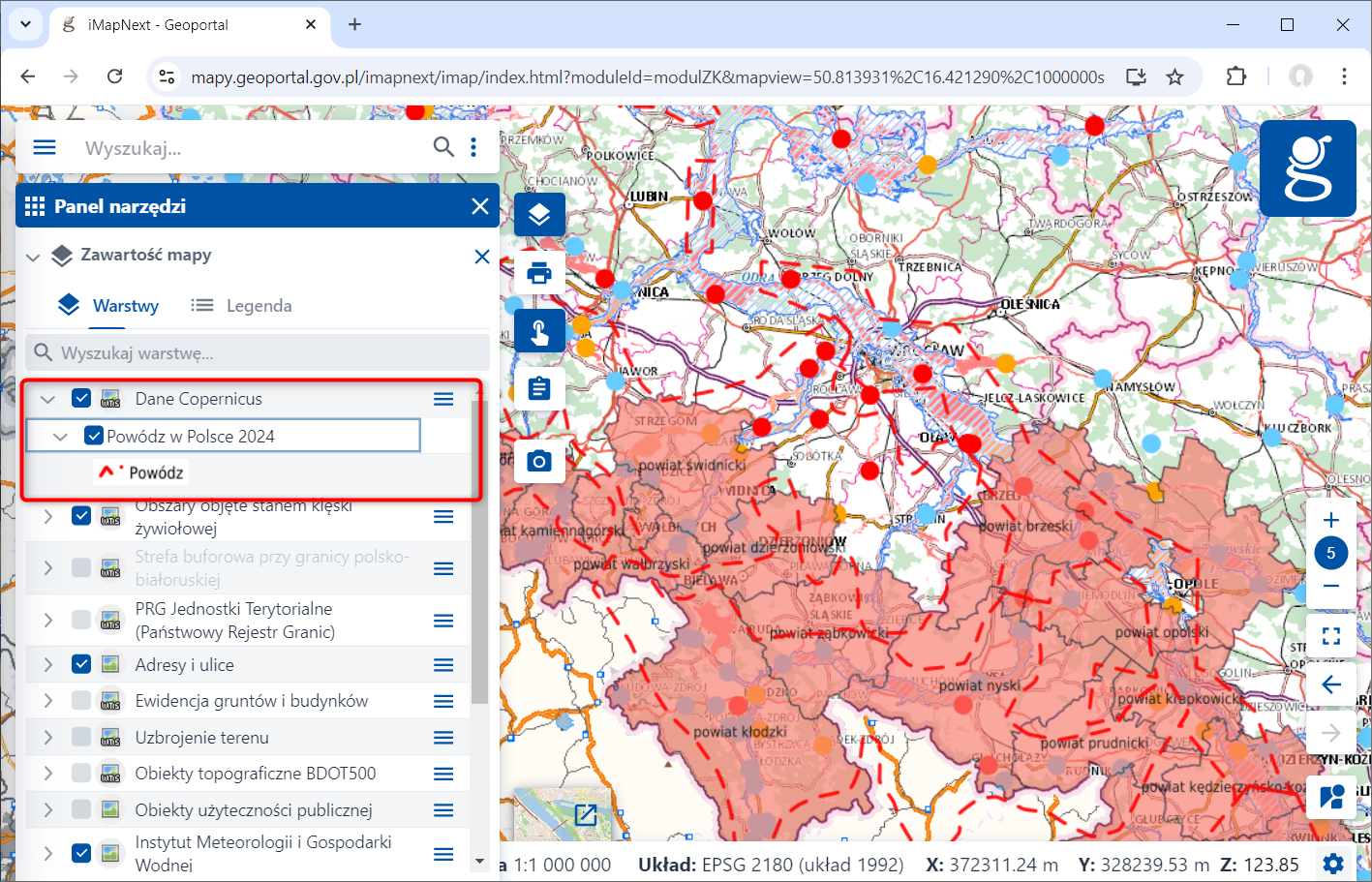 zrzut ekranu prezentujący dane z programu Copernicus obrazujące bieżącą sytuację powodziową