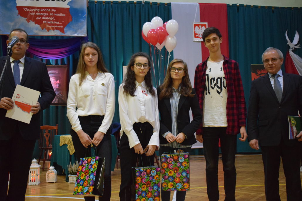 ,,100 LAT NIEPODLEGŁOŚCI W OBIEKTYWIE APARATU FOTOGRAFICZNEGO,,