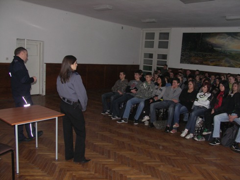 Spotkanie młodzieży z policjantami