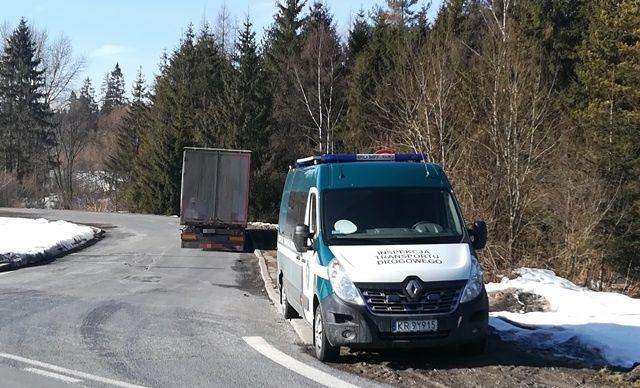 Patrol małopolskiej ITD skontrolował rosyjską ciężarówkę na przejściu granicznym w Chyżnem. 