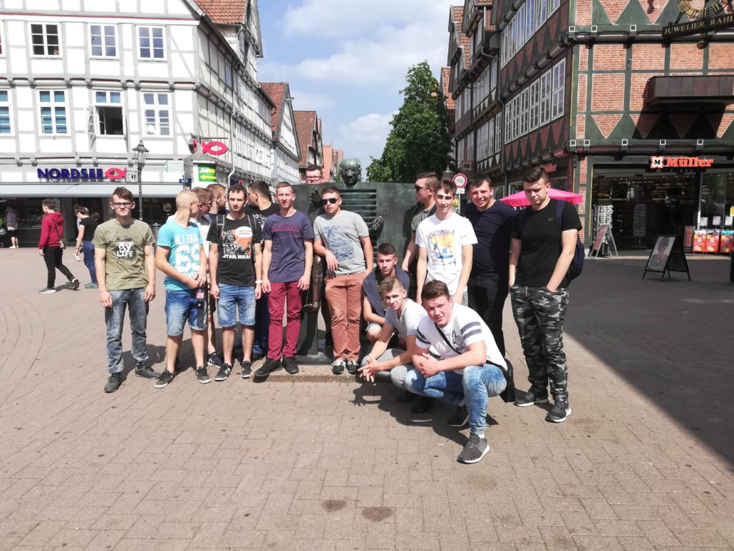 UCZNIOWIE ZE ZDUŃSKIEJ DĄBROWY NA ZAGRANICZNYM STAŻUW DEULA NIENBURG