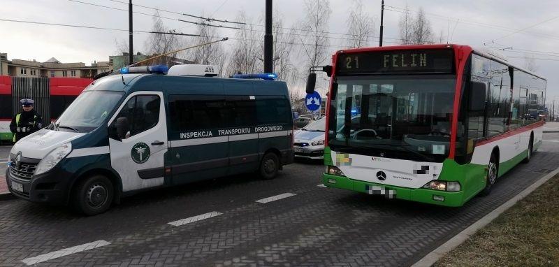 Inspektorzy na pętlach końcowych autobusów w Lublinie.