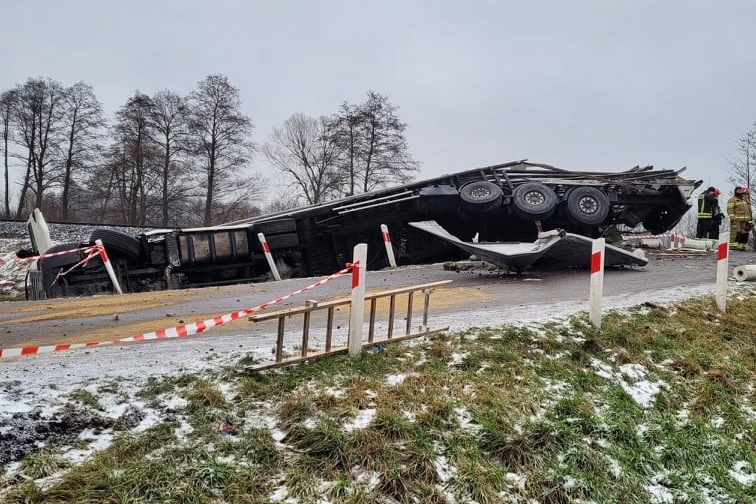 19 stycznia 2022 roku w miejscowości Stok Lacki-Folwark (gm. Siedlce) na niestrzeżonym przejeździe kolejowym doszło do zderzenia pociągu pośpiesznego relacji Białystok-Siedlce z samochodem ciężarowym. 