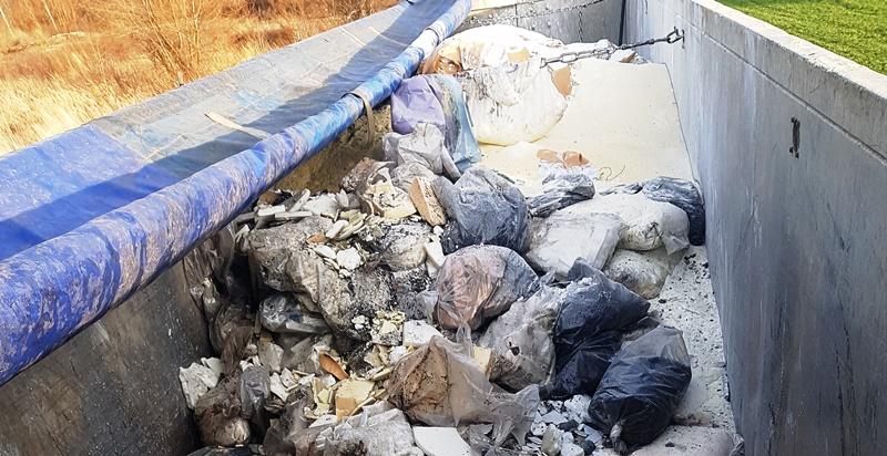 Odpady parafiny na naczepie