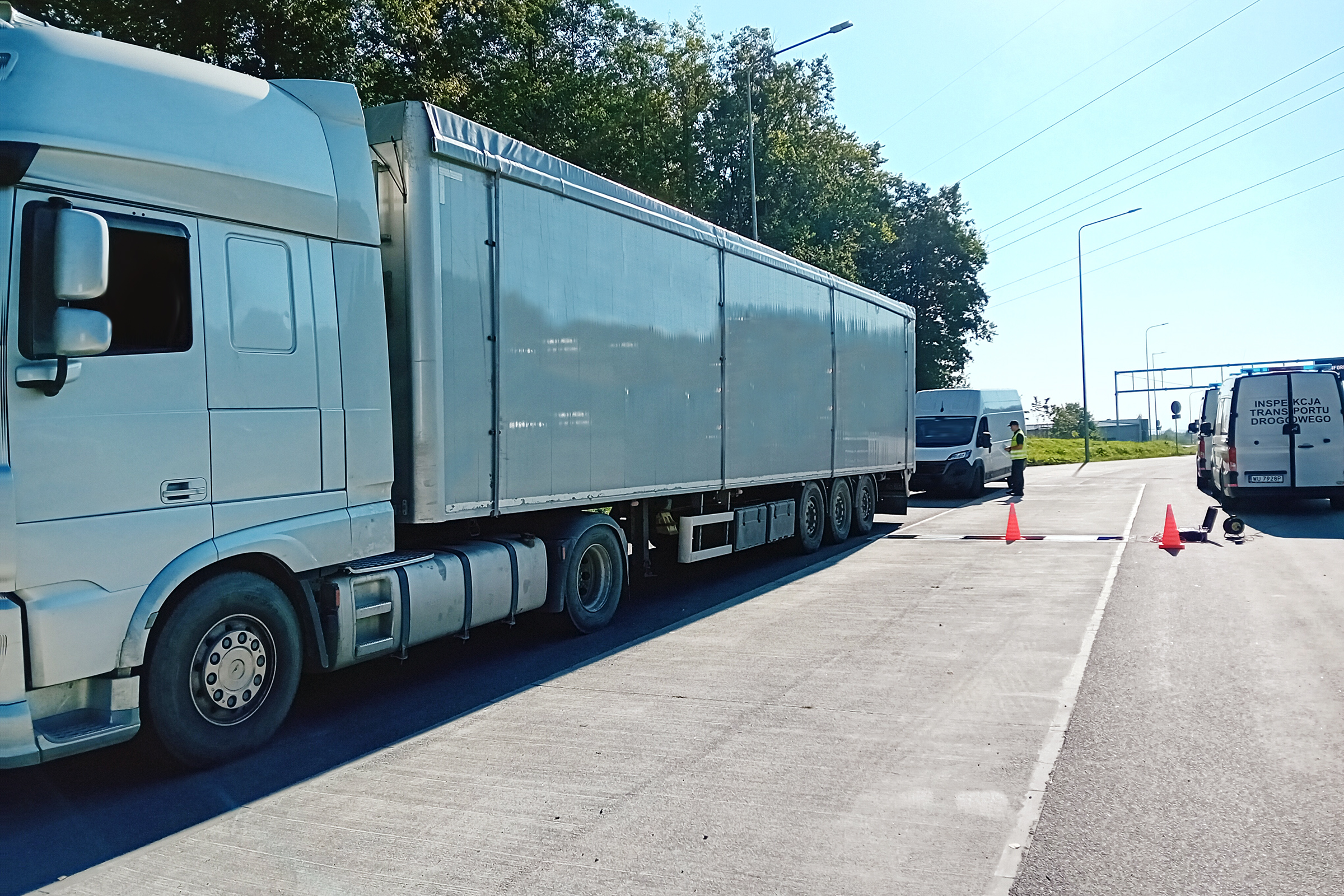 Ciężarówka w punkcie kontrolnym małopolskich inspektorów
