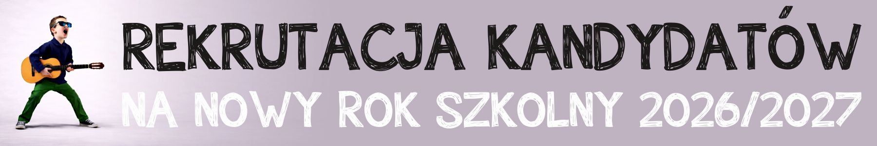 Banner reklamujący rekrutację na nowy rok szkolny 2026/2027. Z lewej strony chłopak grający na gitarze klasycznej. W centralnej części plakatu napis o rekrutacji.