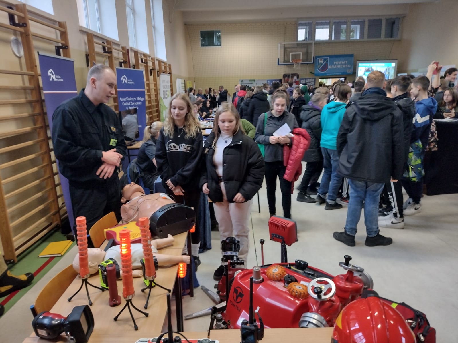 Strażacy na targach pracy i edukacji szkolnictwa branżowego