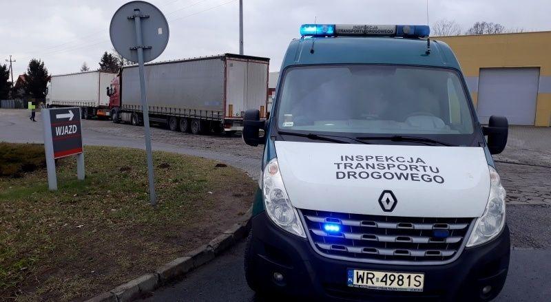 Zagraniczne ciężarówki zatrzymał do kontroli patrol ITD z Ostrołęki.