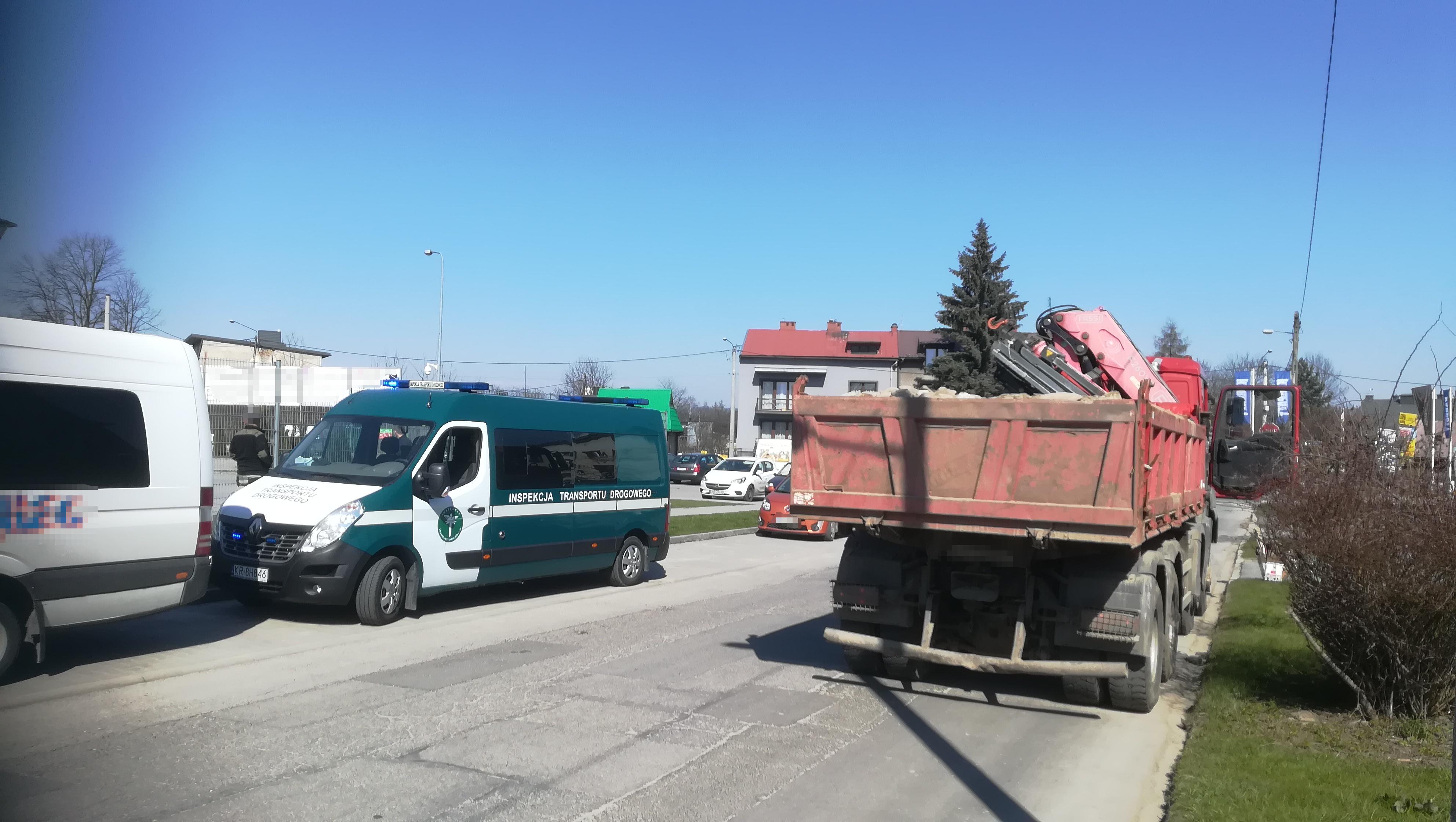 Zatrzymana wywrotka w miejscu kontroli