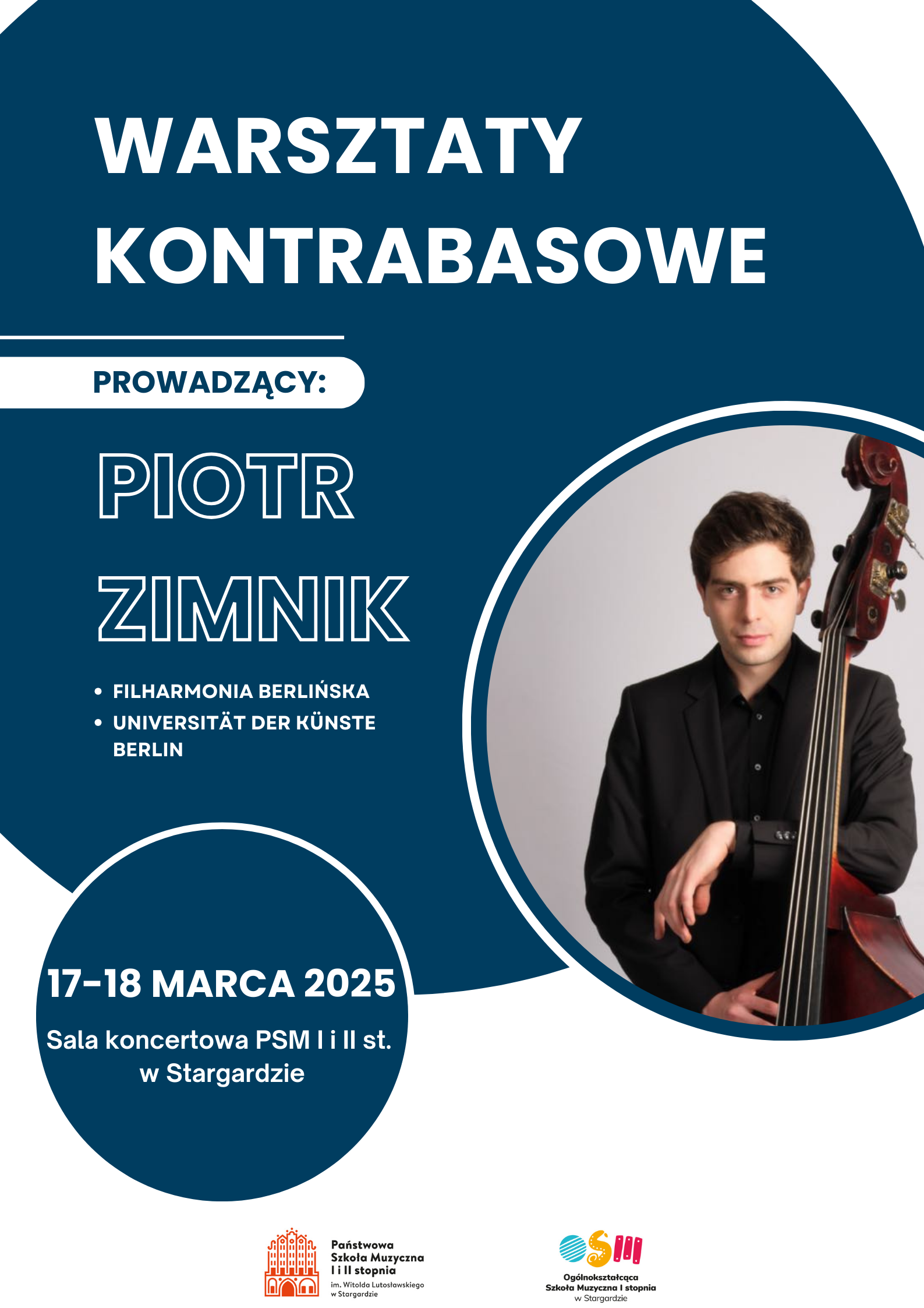 Plakat Warsztatów Kontrabasowych z Piotrem Zimnikiem w dniach 17-18 marca 2025. Tło plakatu jest ciemnoturkusowe, a napisy informacyjne są w kolorze białym. Po prawej stronie znajduje się zdjęcie pana Piotra Zimnika z kontrabasem, który patrzy przed siebie i lekko się uśmiecha, a ubrany jest w czarny garnitur i czarną koszulę. W dole plakatu na białym tle umieszczone są logo Państwowej Szkoły Muzycznej I i II st. im. Witolda Lutosławskiego oraz Ogólnokształcącej Szkoły muzycznej w Stargardzie.