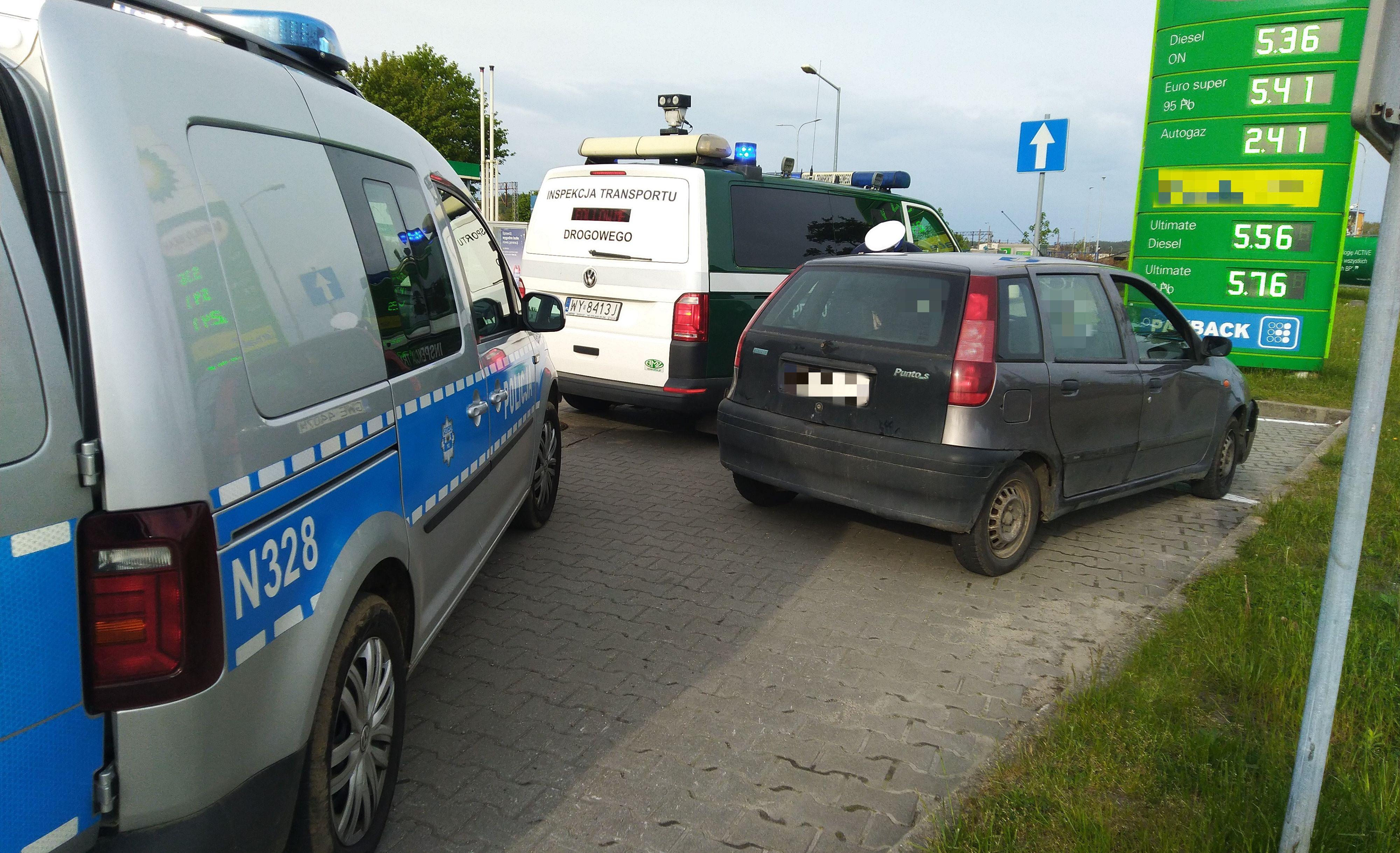 Radiowóz ITD, Policji i kontrolowany samochód osobowy.