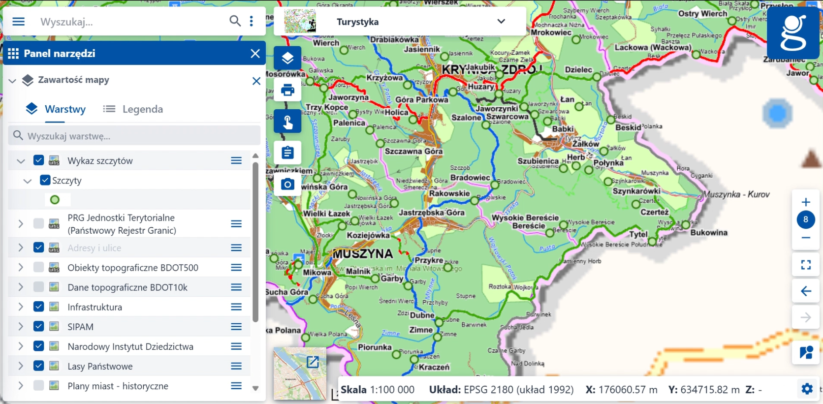 zrzut ekranu z serwisu www.geoportal.gov.pl ukazujący w panelu "Turystyka" górskie tereny Polski.