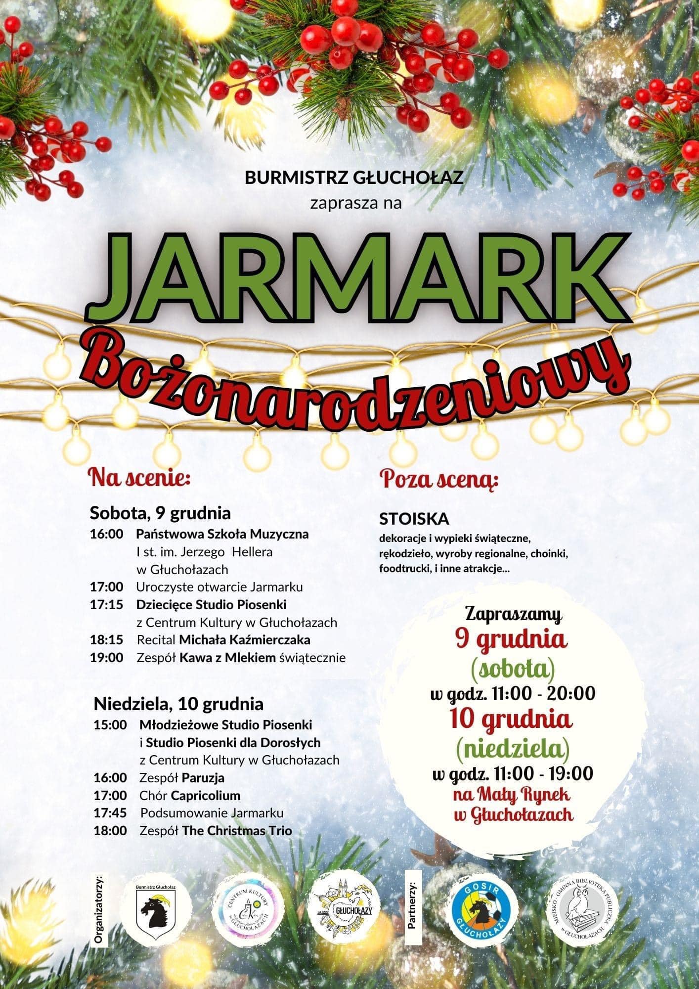 Grafika szare tło imitujące sosnowe deski pokryte białą farbą u góry i na dole gałązki świerkowe ozdobione czerwonymi bańkami. Tekst od góry burmistrz Głuchołaz zaprasza na jarmark bożonarodzeniowy. W lewej kolumnie na scenie sobota 9 grudnia 16:00 Państwowa Szkoła Muzyczna 17:00 uroczyste otwarcie jarmarku 17:30 dziecięce studio piosenki CK Głuchołazy 18:30 zespół mozaika Trio niedziela 10 grudnia 16:00 zespół paruzja 17:00 chór Capricolium 17:45 podsumowanie jarmarku 18:00 młodzieżowe studia piosenki studio piosenki dla dorosłych prawa kolumna poza sceną stoiska dekoracje i wypieki świąteczne rękodzieło wyroby regionalne choinki food trucki świąteczna lokomotywa i inne atrakcje poniżej zapraszamy 9 grudnia sobota w godzinach 11:00 do 20:00 10 grudnia niedziela w godzinach 11:00 do 19:30 na Mały Rynek w Głuchołazach na samym dole logo typy organizatorów burmistrz Głuchołaz Centrum Kultury Głuchołazach urząd miasta Głuchołazy partnerzy GOSiR Głuchołazy miejsko-gminna Biblioteka Publiczna w Głuchołazach stowarzyszenie Creatio.