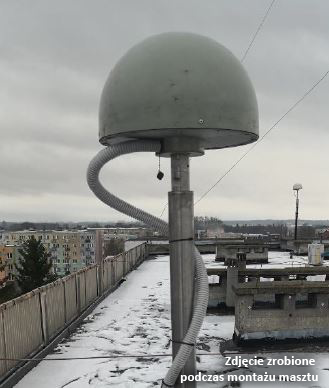 Zdjęcie przedstawia maszt anteny GNSS stacji referencyjnej systemu ASG-EUPOS w Braniewie.