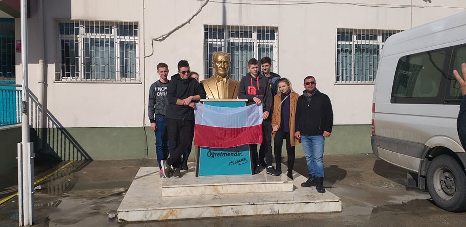UCZNIOWIE ZE ZDUŃSKIEJ DĄBROWY WYJECHALI DO TURCJI W RAMACH PROJEKTU ERASMUS+MŁODZIEŻ (K.105)