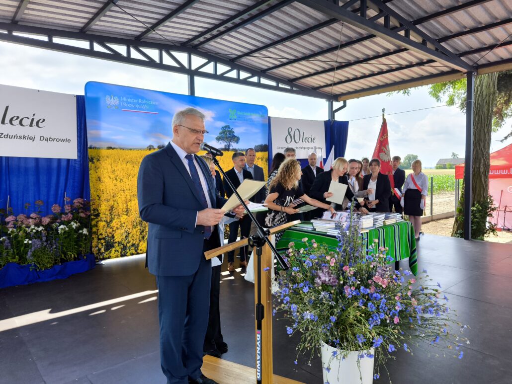 Uroczyste zakończenie roku szkolnego 2024/2025 w ZSCKR w Zduńskiej Dąbrowie