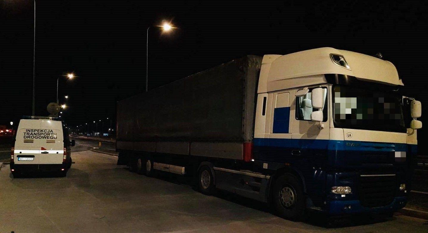 Zatrzymana ciężarówka ukraińska i radiowóz ITD.