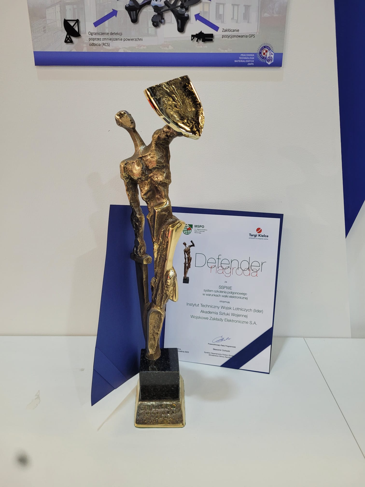 Nagroda Defender wręczona na uroczystości podsumowującej kielecki salon obronny MSPO 2023 w dniu 09.09.2023r.