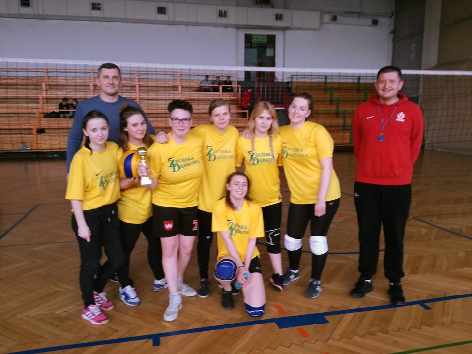 III MIEJSCE W POWIATOWEJ LICEALIADZIE W PIŁKĘ SIATKOWĄ