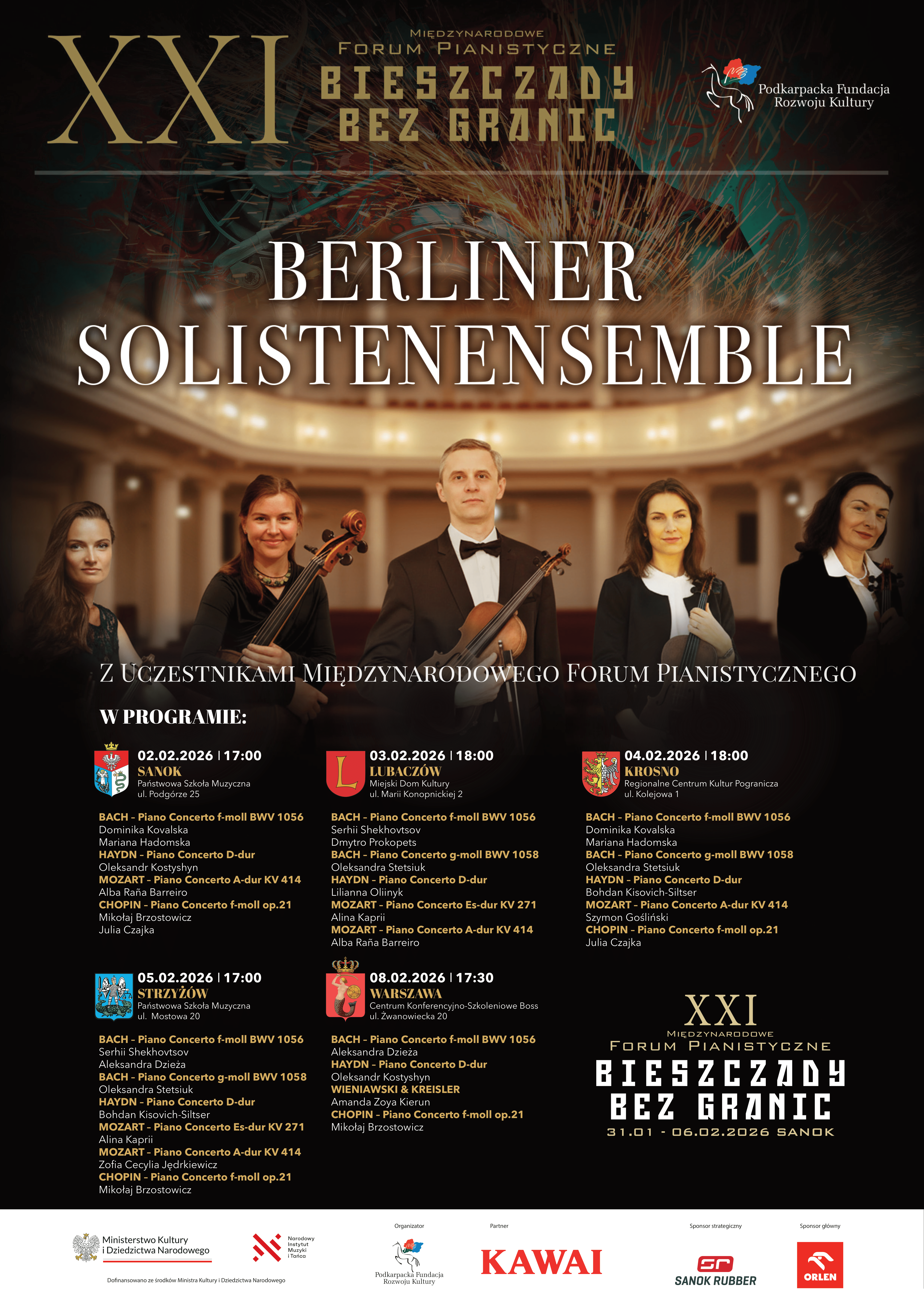 Plakat w ciemnej, eleganckiej kolorystyce czerni, brązu i złota, z akcentami jasnego światła sali koncertowej. Centralnie widoczny duży biały napis „BERLINER SOLISTENENSEMBLE”, nad nim informacje o „XXI Międzynarodowym Forum Pianistycznym Bieszczady Bez Granic”. W tle fotografia pięciu muzyków zespołu kameralnego trzymających instrumenty smyczkowe, ustawionych na scenie klasycznej sali koncertowej. U dołu plakatu szczegółowy program koncertów z datami, godzinami i miejscowościami (Sanok, Lubaczów, Krosno, Strzyżów, Warszawa), repertuar obejmujący utwory Bacha, Haydna, Mozarta i Chopina oraz nazwiska wykonawców. Na dole umieszczone logotypy organizatorów, partnerów i sponsorów, w tym Ministerstwa Kultury, Narodowego Instytutu Muzyki i firm wspierających wydarzenie.