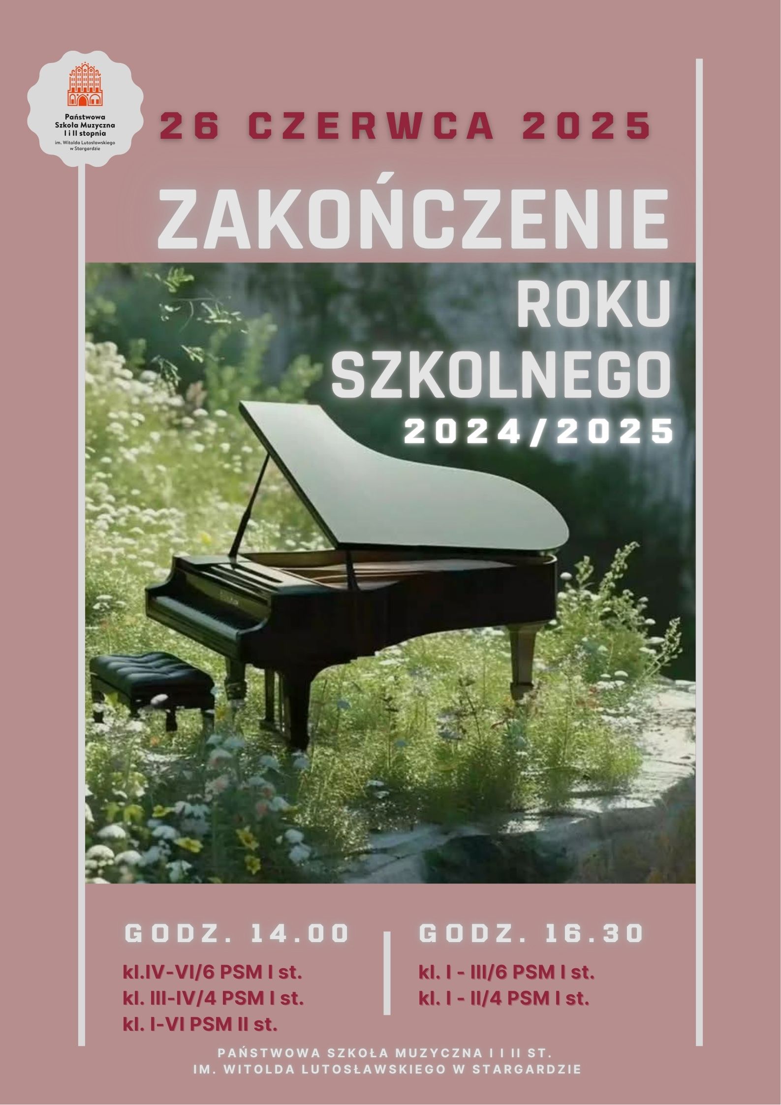 Plakat informujący o zakończenie roku szkolnego 2024/2025 w dniu 26 czerwca 2025. Tło plakatu jest w kolorze brudnego różu. W jego centralnej części znajduje się zdjęcie czarnego fortepianu stojącego na łące położonej na krawędzi skały. Napisy informacyjne są jasnopopielate i bordowe.