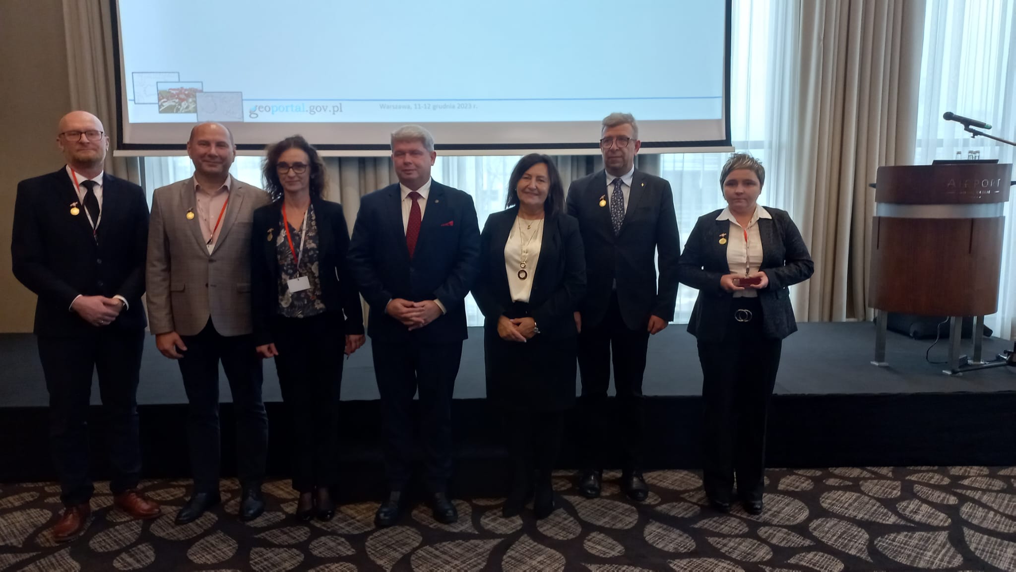 Odznaczeni podczas konferencji SGiK z GGK Alicją Kulką i wicewojewodą łódzkim Jarosławem Brózdą.