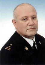 Męszczyzna w mundurze.