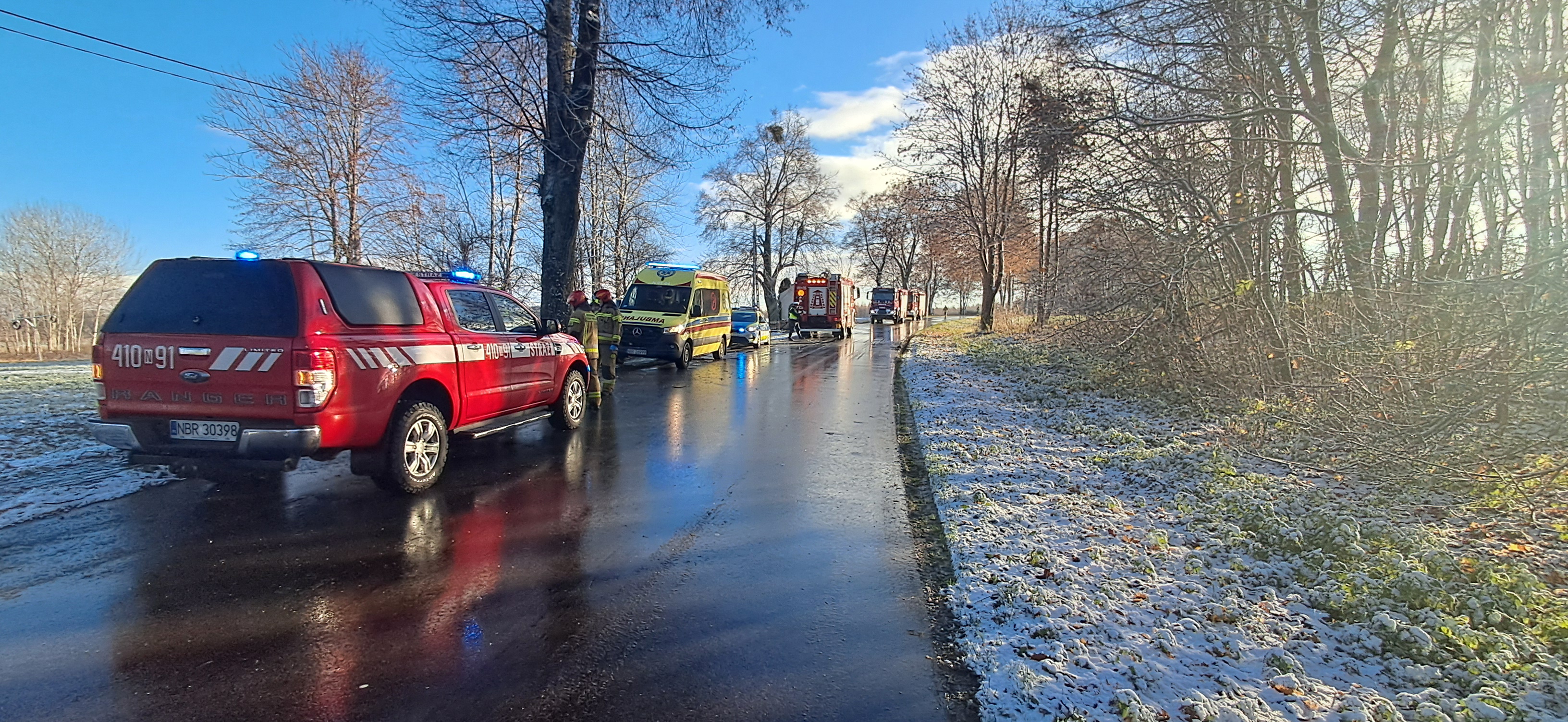 Chevrolet uderzył w drzewo - Strubno gm. Płoskinia