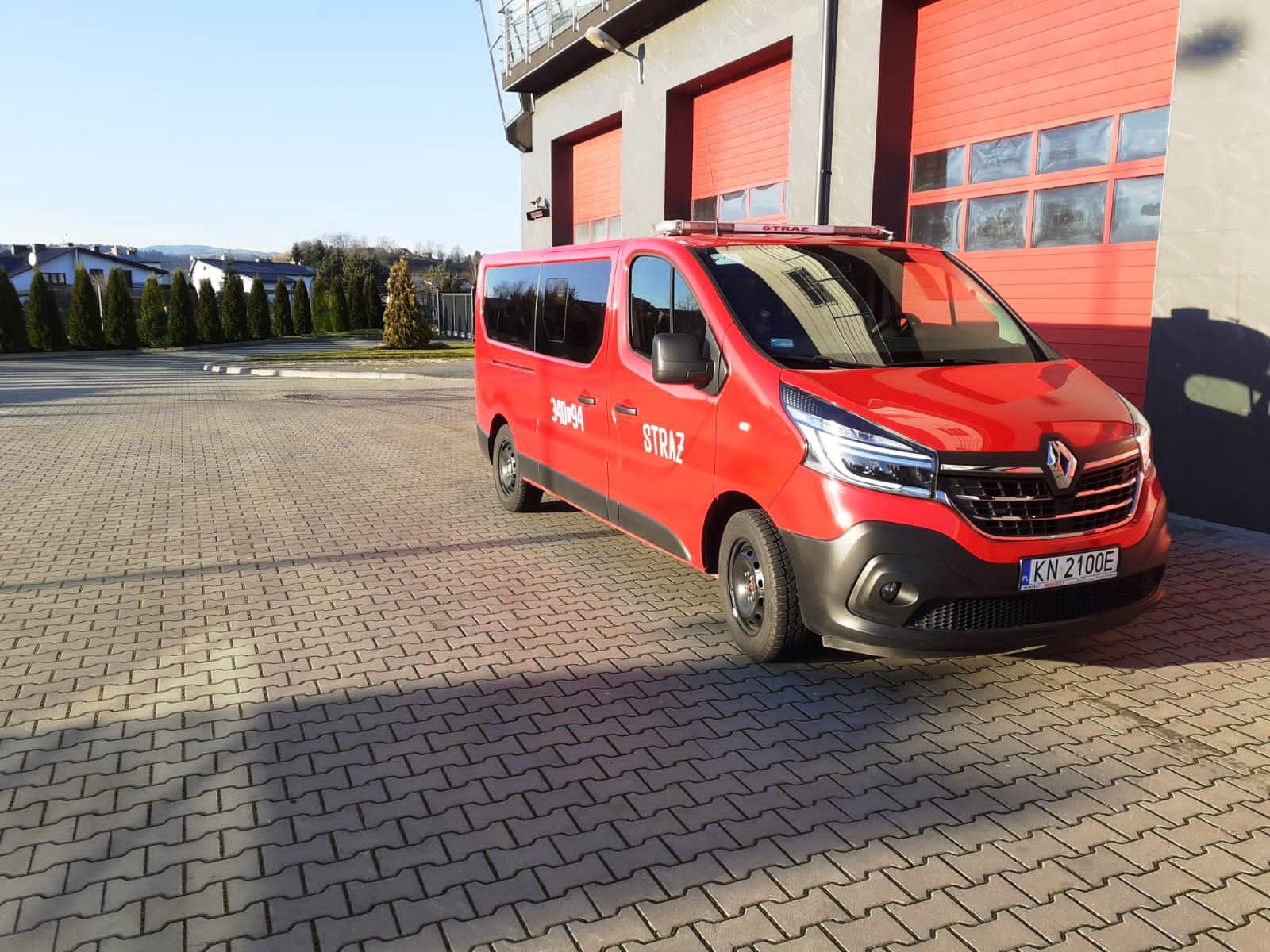 Mikrobus Renault JL Trafic - Lekki samochód do przewozu ratowników. 