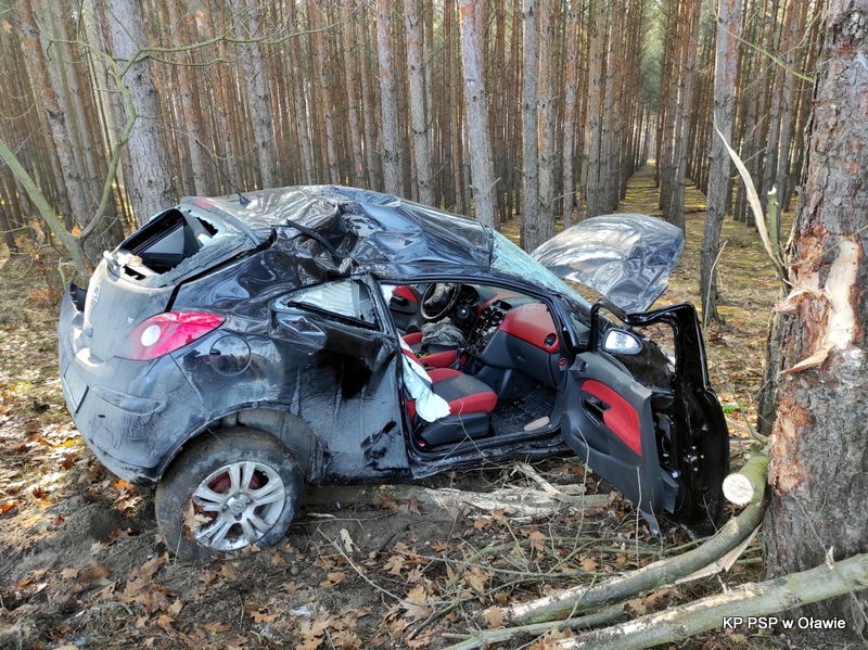 zniszczony Opel Corsa