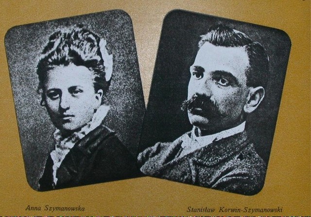 Czarno-białe zdjęcia twarzy rodziców K. Szymanowskiego .Po lewej-Anna Szymanowska. Po prawej Stanisław Korwin-Szymanowski.