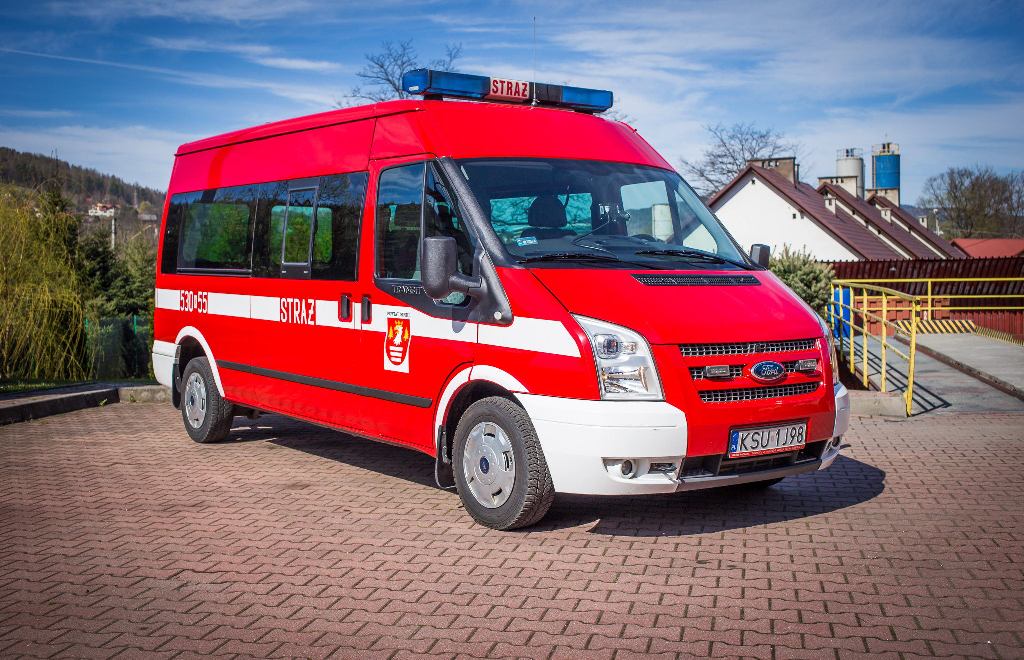 Zdjęcie przedstawia samochód operacyjny na podwoziu Ford Transit