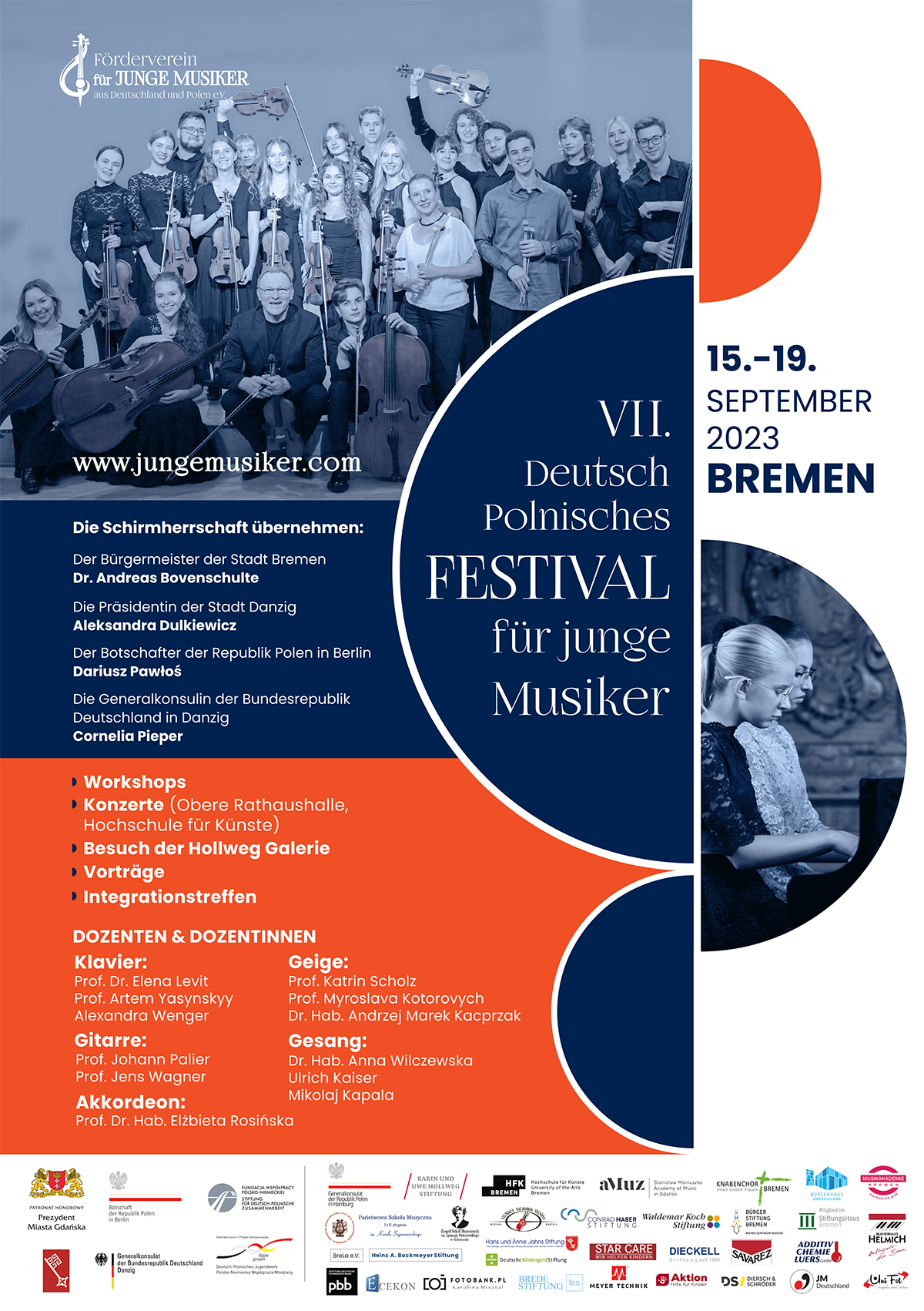 Plakat utrzymany w niebiesko pomarańczowych barwach. U góry zdjęcie uczestników poprzednich edycji, na środku program festiwalu. Na dole na białym tle loga miast, szkół, sponsorów festiwalu 