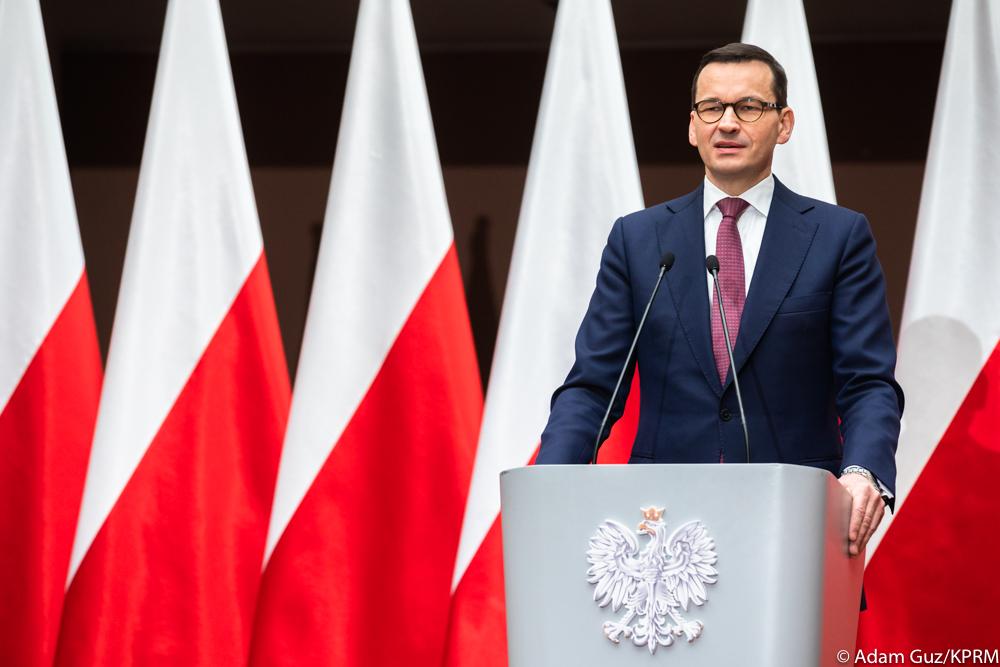 Premier Mateusz Morawiecki podczas przemówienia w Wierzchosławicach.