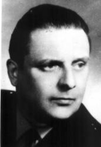 Zdjęcie portretowe czarno białe byłego Komendanta Powiatowego Straży Pożarnej w Lublińcu Tadeusza Gajdy w latach od 1956 do 1973. Tadeusz GAJDA (1956-1973)
