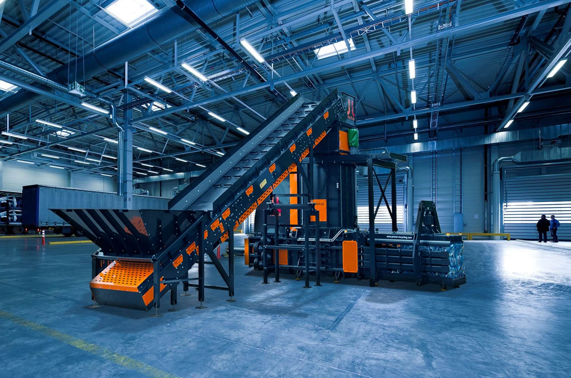 HPBK prasa w hangarze