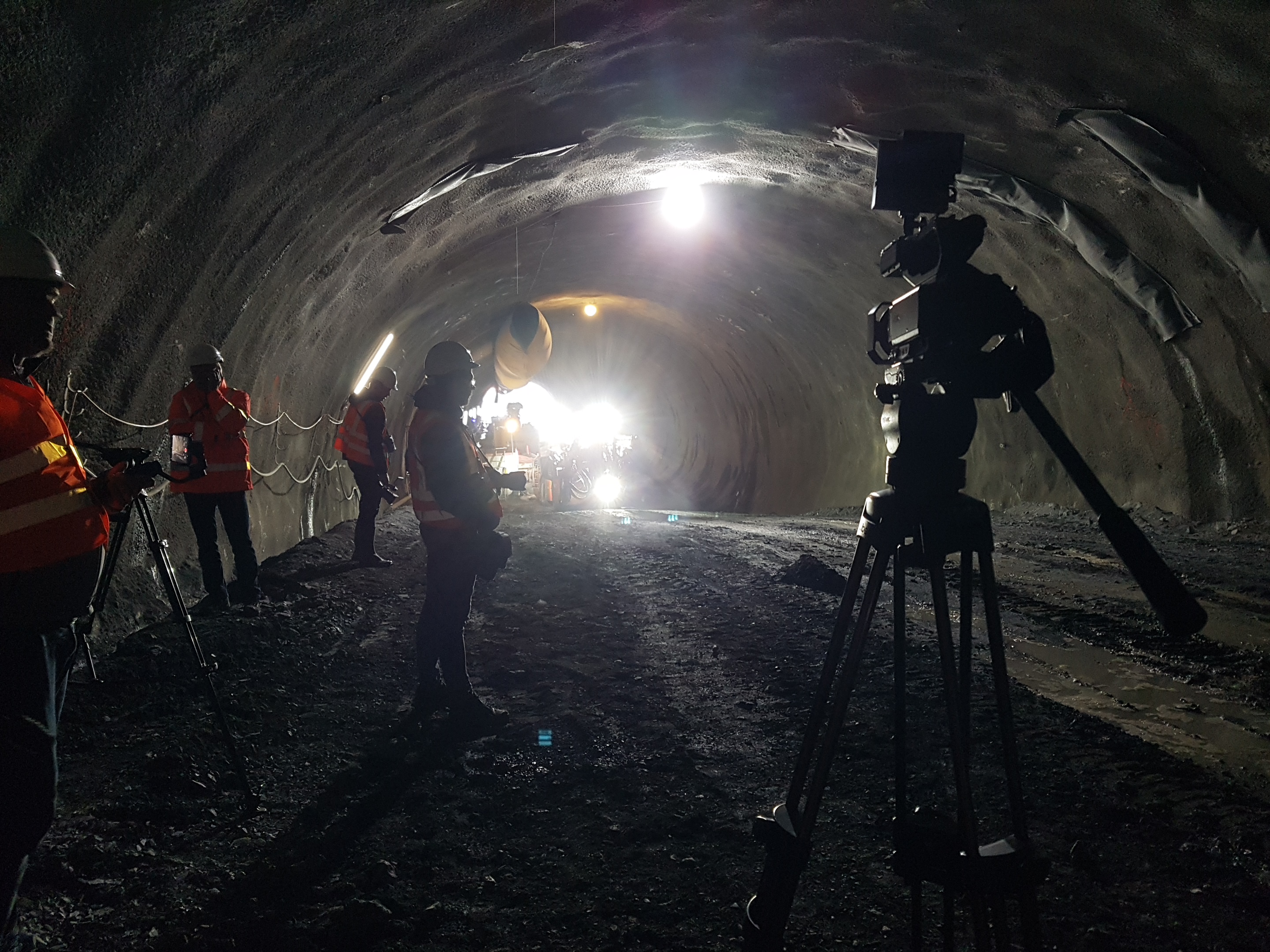 Na zdjęciu widać budowę tunelu w ciągu drogi ekspresowej S3 na Dolnym Śląsku. 