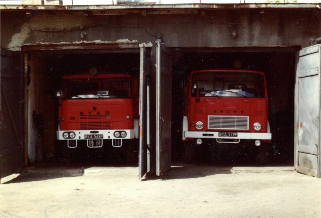 Widok na stary garaż