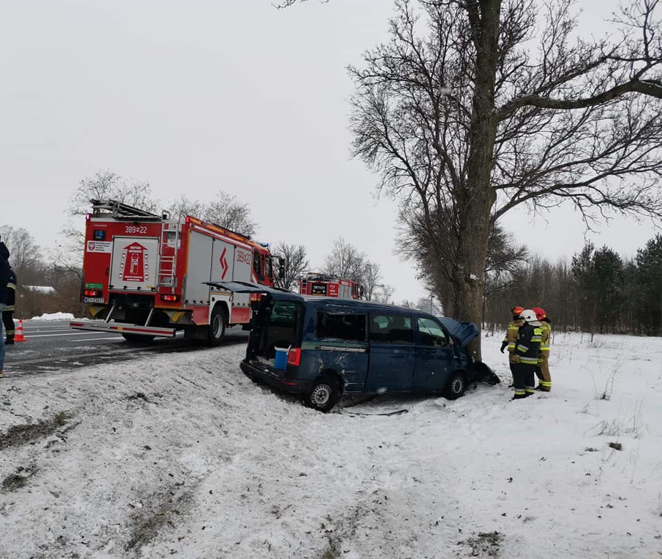 Wypadek samochodu osobowego w miejscowości Polaki.